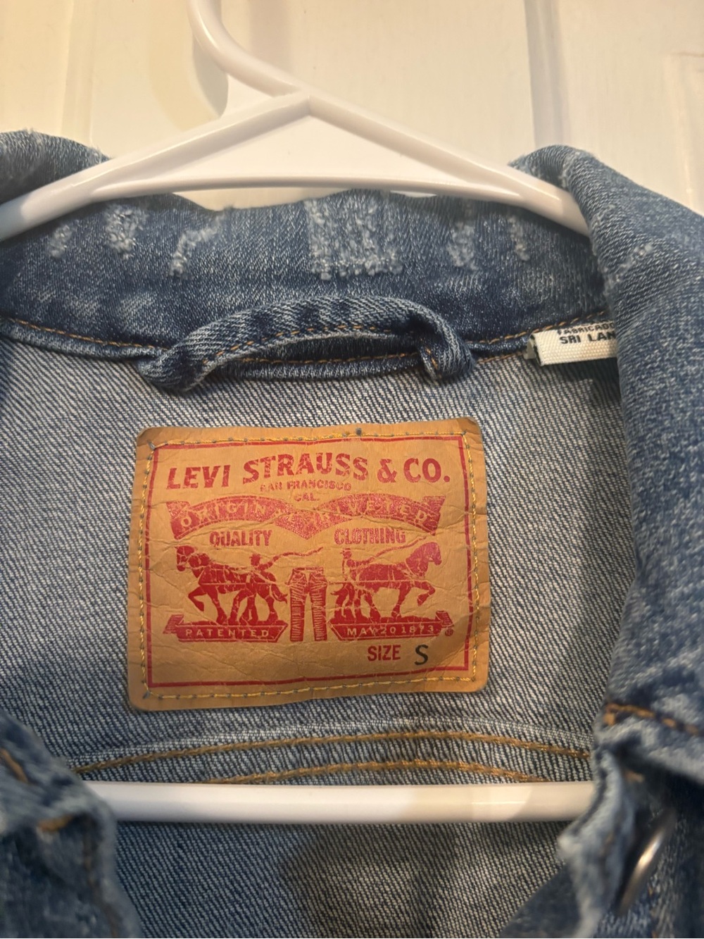 Levi's Light Blue Women's Denim Trucker Jacket - Picture 2 of 4
